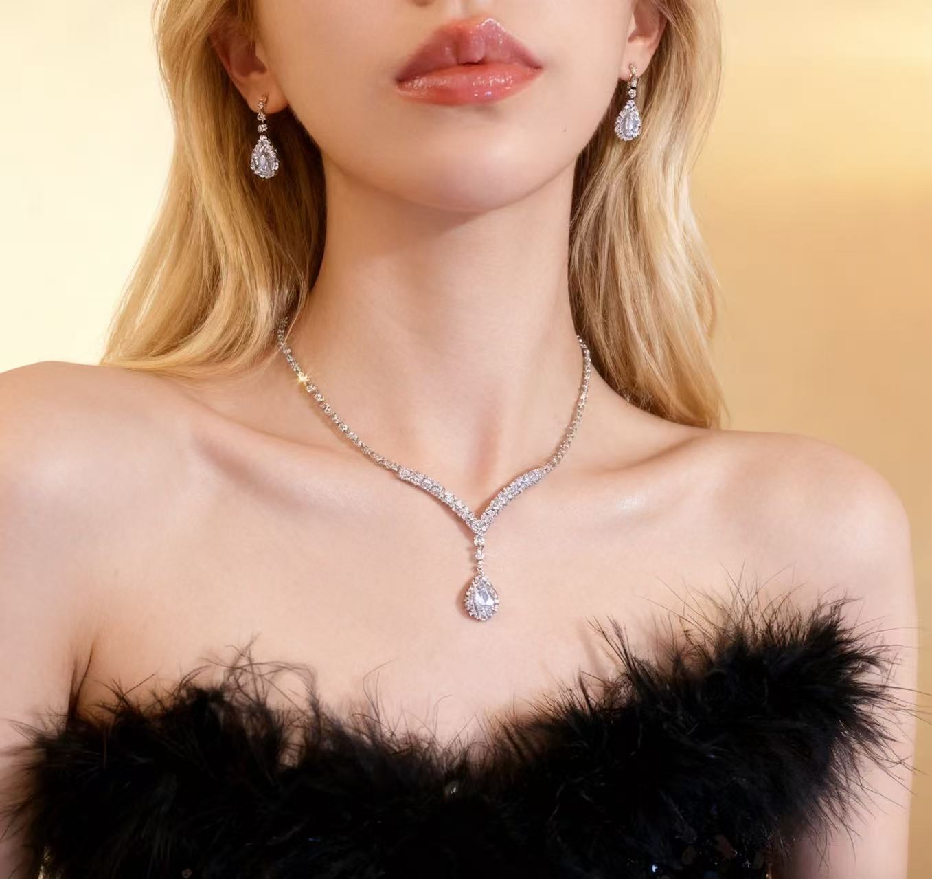 Super flash necklace new clavicle necklace women's high-end light luxury suit